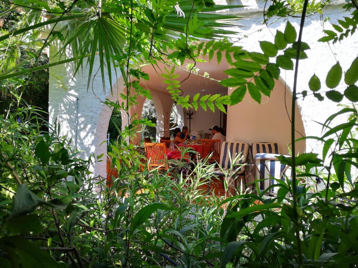 Villa Murgia Соланас Екстериор снимка